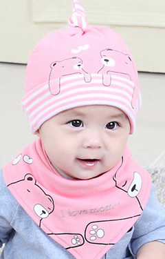 เซ็ตหมวกเด็กพร้อมผ้ากันเปื้อนลายหมี I love mom จาก yoyotree